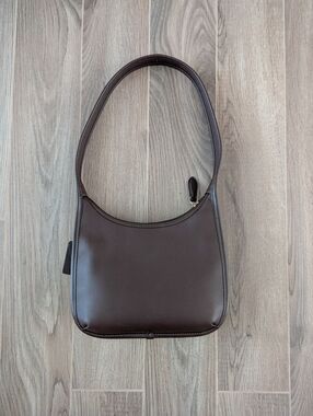 Coach Curve Zip Bag